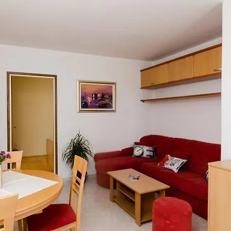 Maximus Apartment